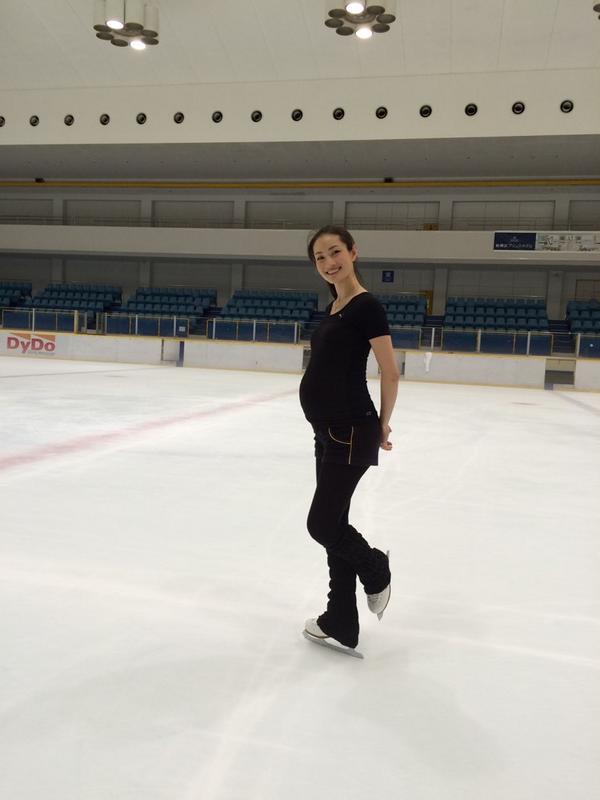 荒川静香の妊娠9か月スケート姿に驚きの声 さすがプロ ライブドアニュース