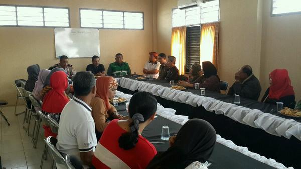 Padagang area panggung terbuka Sitbul siap dibongkar kiosnya bila melanggar kesepakatan/ aturan yg telah ditetapkan.