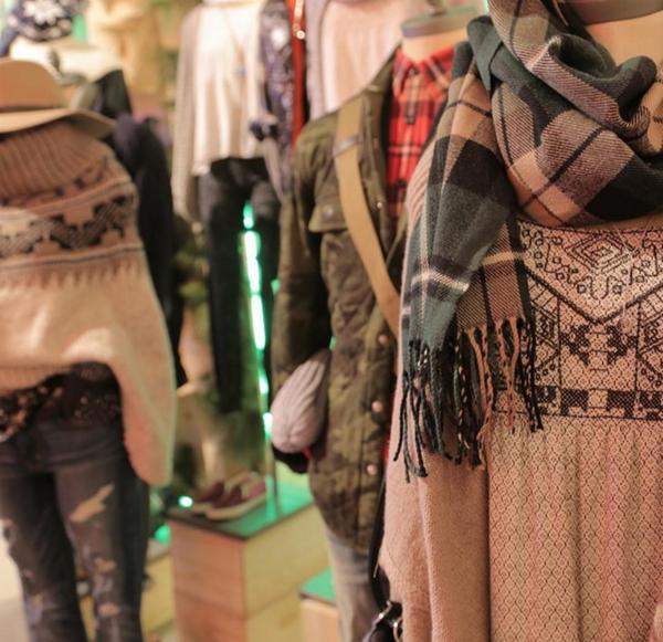 4jaesquad's tweet photo. I cant wait until the holiday season for @AEO clothes! they look so comfortable! XD #sweaterweather #pleasecomefast! http://t.co/YZPXBLWL4x