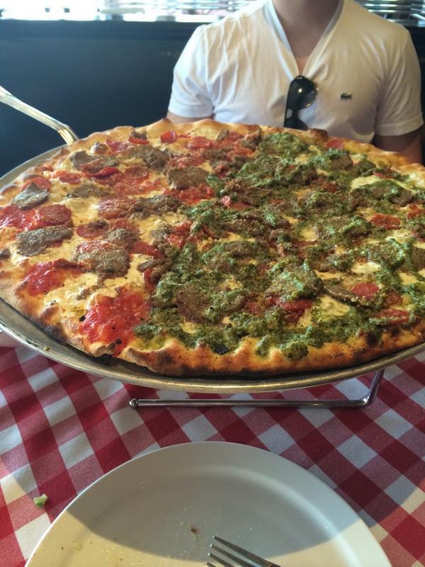 GrimaldisPizza's tweet photo. @Giants vs. @Redskins tonight! Order to-go #TNF - take our advice...don’t let your stomachs grow hungry! http://t.co/vWzEZS5vAo