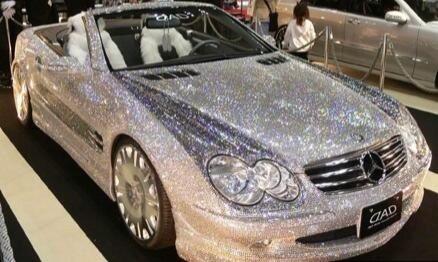 sabiastuque_'s tweet photo. El príncipe Saudi Alwaleed es el dueño de este Mercedes con diamantes incrustados valorado en 48 milliones de dólares http://t.co/BZYYlbatmh