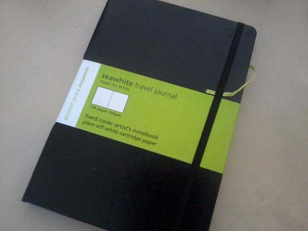 CouleursDessin's tweet photo. #Carnets_de_voyage 130 grs/128 pages écrues en #A6_A5_A4, soufflet, marque-page noir ou vert &amp; élastique. Très #pro http://t.co/l9VPR2bs96