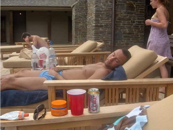 ByaMFeaCIAARAEE.png:large