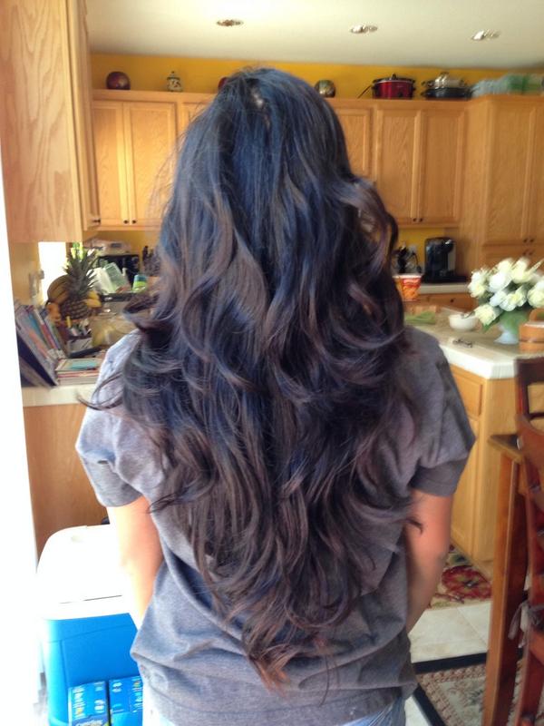 _angelafranz's tweet photo. I think I found my hair's new best friend 😭💆🙌 #heatlesswaves http://t.co/VrWAZwN31E
