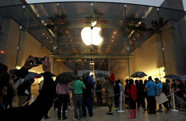 FBI director slams Apple and Google over encryption technology: theblaze.com/stories/2014/0…