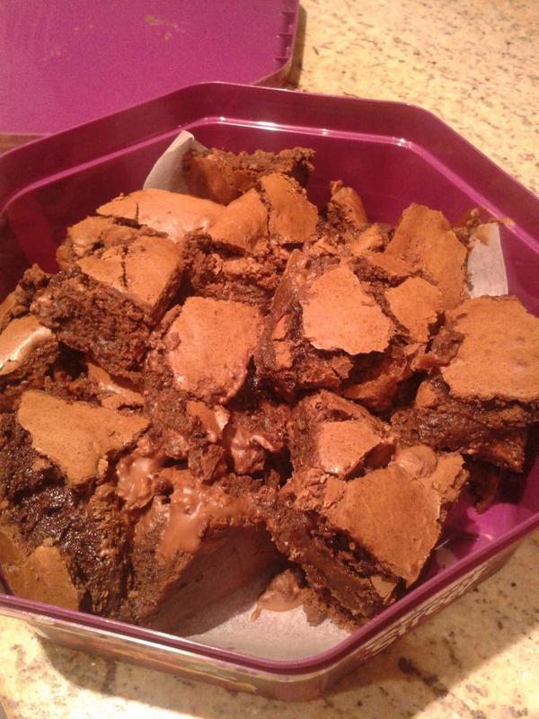 BurghfieldCSA's tweet photo. And some more cakes for the @BurghfieldCSA #MacmillanCoffeeMorning http://t.co/wgeKPdRdGW