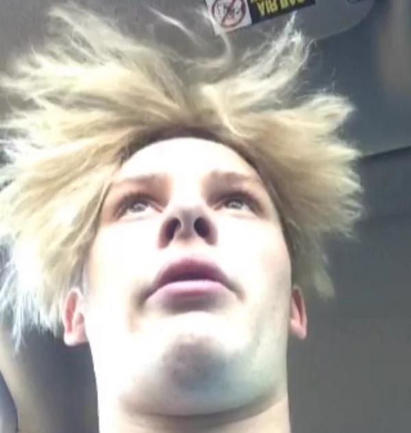 kwhippps's tweet photo. *texting bff b4 party*
bff: im like not even getting ready
me: k cool me either
*bff shows up perfectly ready*
me: http://t.co/vkdfEj2HEb