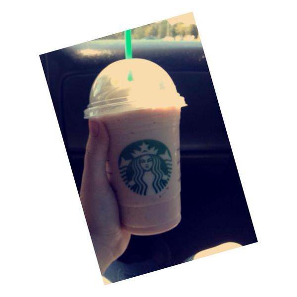 Casey_lynn000's tweet photo. Strawberries and cream 😍 http://t.co/xl1KrsSVPK