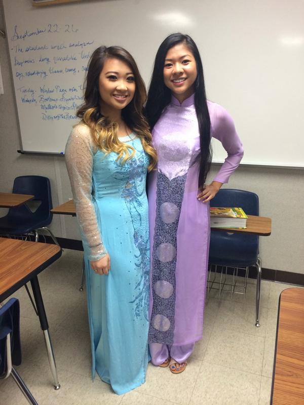 miss_jooolie's tweet photo. Traditional day #kfhcweek @Kbirdyyy @OhhChelsey @ANNABVNANA http://t.co/eHva9saQ7p