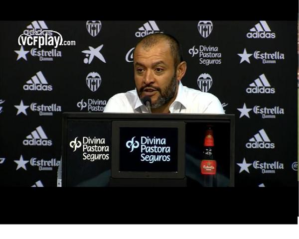 valenciacf's tweet photo. RUEDA PRENSA - Nuno: 'Siento orgullo y la obligación de trabajar aún más' http://t.co/LEi56zz0Aj #VCFplay http://t.co/UcJV3RFkPt
