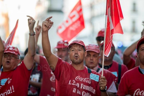 takethesquare's tweet photo. Ongoing struggle from @CocaCola workers in #Madrid @DisoPress @cocacolaenlucha http://t.co/yZrfKkY0zK
http://t.co/KJJMKoMC5y