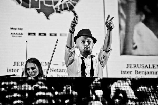 vivein's tweet photo. . @waxtailor se presentará en tres fechas en la capital. ¿Si lo han escuchado? --> http://t.co/IW0UVROMxE http://t.co/kERMgt0WO4