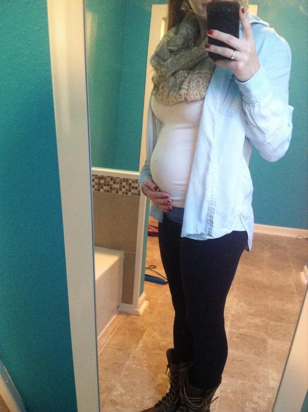 MrsGroffDaBomb's tweet photo. #18weeks #dabump #babybump #pregnant #preggo #hollaatchamama http://t.co/4hC2DribGc