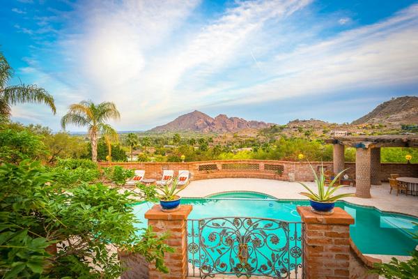 What a view! in #ClearwaterHills #ParadiseValley #LuxuryHomes  #PhoenixLuxuryRealEstate
bit.ly/ClearwaterPkwy…