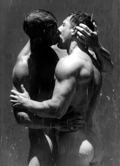 cocogurly's tweet photo. #Kiss #Love http://t.co/O32Fwf9o9i
