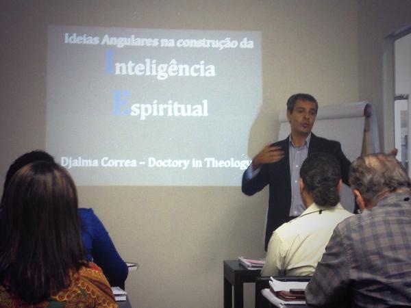 InstDestiny's tweet photo. Hoje em nosso curso de formação em Coaching Multifocal tivemos palestras de @TiagoBrunet e @PrDjalma #inteligência http://t.co/31zhobSZPm