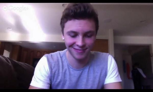EX0LINO's tweet photo. esse sorrisinho, to perdida aqui #E3Session http://t.co/daABSmCheL
