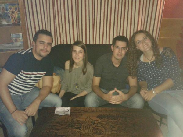 Emilvarez1's tweet photo. @Javimg4. @joseguijarrom. Guiñol a tope http://t.co/cFEsmSHFzy