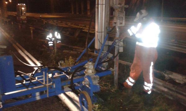 Nieuwe geleiderail in de middenberm A67 blijft hopelijk  nog lang als nieuw