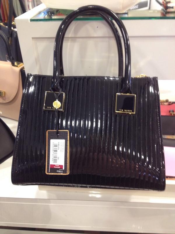 melxhitchcock's tweet photo. @Gatwick_Airport have fallen so in love with this handbag #tedbaker #temptedbeforetakeoff ❤️👜✈️ http://t.co/GMuq159kUu
