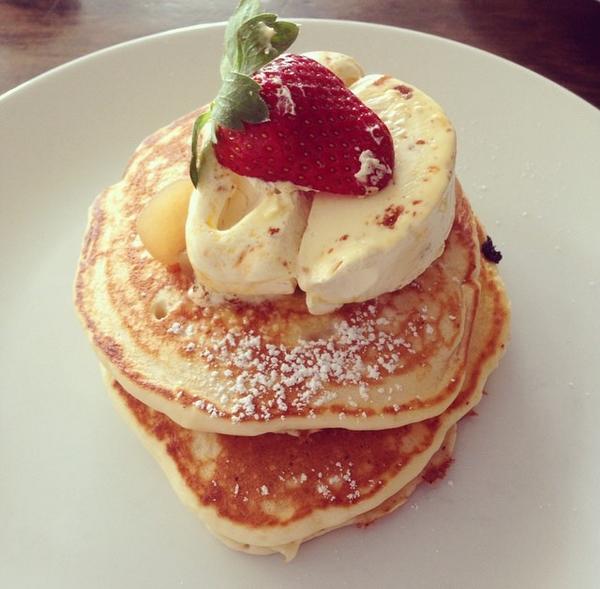 BHLF11A's tweet photo. #lifeinfilters #arts2091 pancakes make friday bearable #Valencia http://t.co/lHgrsR9cle