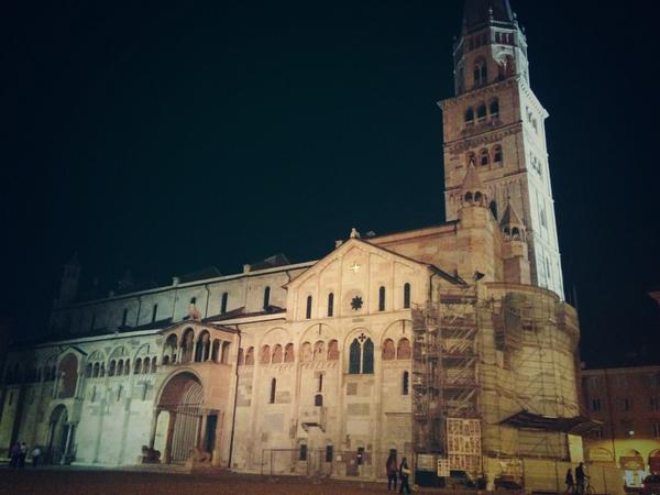 SaraBenedusi's tweet photo. Serate alternative βΊοΈ #modena #newuniversity ?!? #thinkingofmyfuture http://t.co/XnT7UoP4Ae