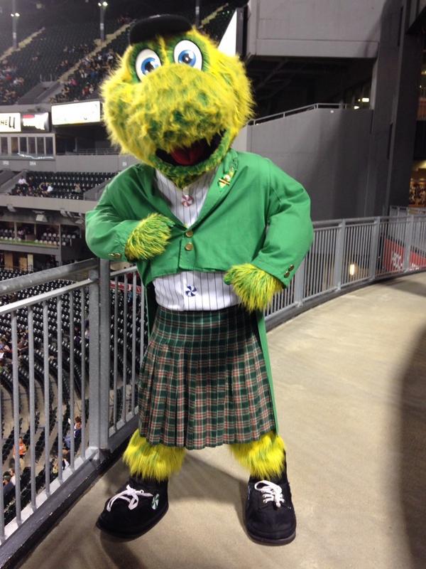 Chicago White Sox on X: .@Southpaw is looking pretty dapper in his Halfway  to St. Patrick's Day outfit.  / X