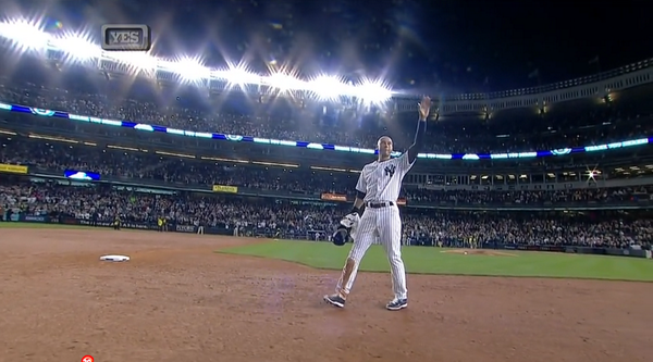 MLBONFOX's tweet photo. One last wave to his fans. 

THANK YOU JETER! #FarewellCaptain http://t.co/9tBACUDfkw