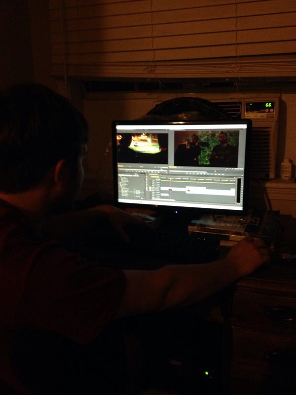 BurialMounds's tweet photo. Thursday night editing. #shortfilm #burialmounds #horrormovie http://t.co/UdS6h23iy9