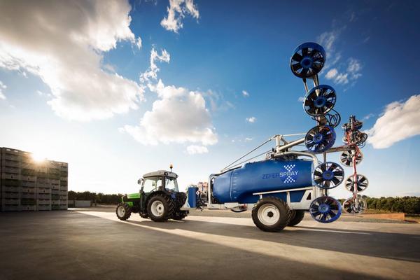 ZeferSpray's tweet photo. A few more sneak peaks at the all new ZeferSpray, we are nearly ready to release it to the world @erwin_renaldi http://t.co/xMXziD0PJW