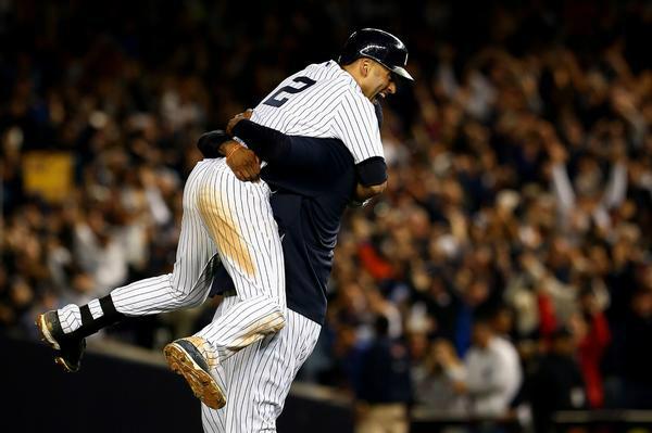 Yankees_Beisbol's tweet photo. Desenlace increíble pero cierto. Aquí tienes el ultimo hit crucial de El Capitán en NY.Video: http://t.co/cCtfRGu5VZ http://t.co/6DQytEFBL2