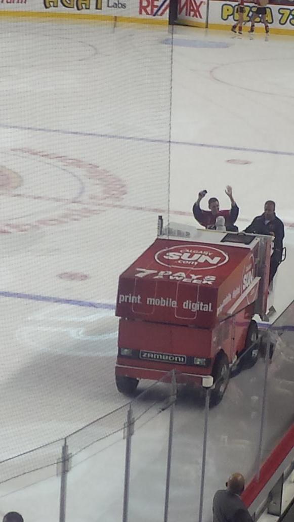 C_Giroux19's tweet photo. I remember my first game! @trenzel19 #zambonirider #newdayjob http://t.co/X3hLlFKrJj