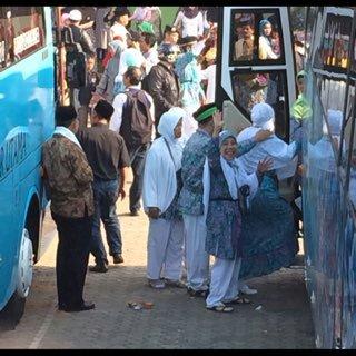 Lancarkan perjalanan nenek ya allah:):(