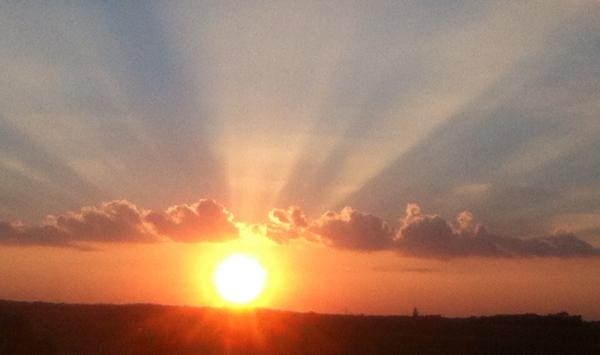 jakewinslow2's tweet photo. Beautiful sunset http://t.co/CxKZUiKxKJ