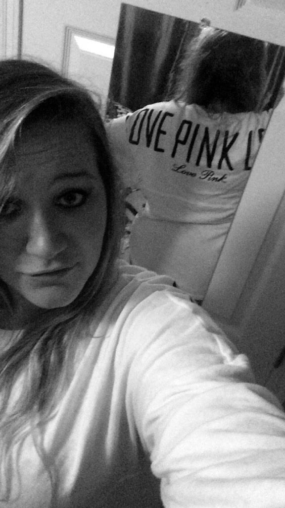 Reagan_2_'s tweet photo. @CincinnatiPINK @VSPINK my favorite comfy combo after a long day at work!!! #ultimatebearcat #CrazyForCampus http://t.co/yIhF1u7F5n