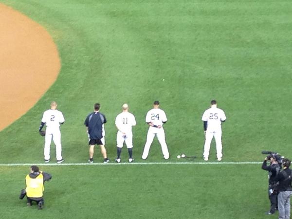 sophhmariee_'s tweet photo. “@brittney_krause: Oh hey there uncle Matt #guyinblue #FarewellCaptain http://t.co/SWVXQjVfSJ” 🙌🙌🙌