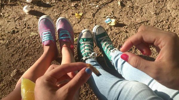 ImDaisyc's tweet photo. Friendship. #puffn' #passin' http://t.co/q6hhfY5yLl