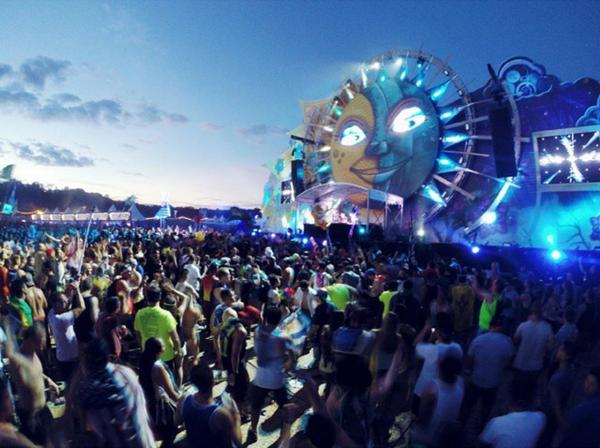 Tomorrowland365's tweet photo. We are one love. We are one world. We are TomorrowWorld. http://t.co/lNu4yrfN7t