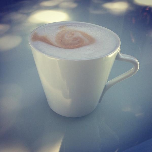 _mlkman's tweet image. Enjoying the afternoon sunshine with a #coffee