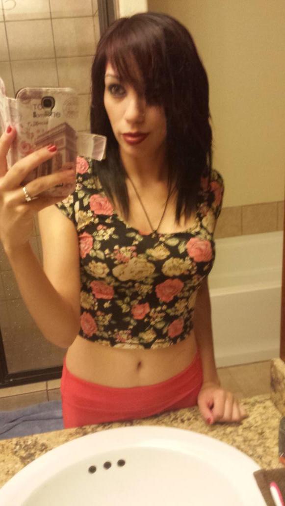 Manda_Lizette's tweet photo. *in my creepy man voice* ladies ;) #longhair #icare #alotactually #croptop #makemestop #cantstop #ohdearlord #no http://t.co/xxERPTis0Y