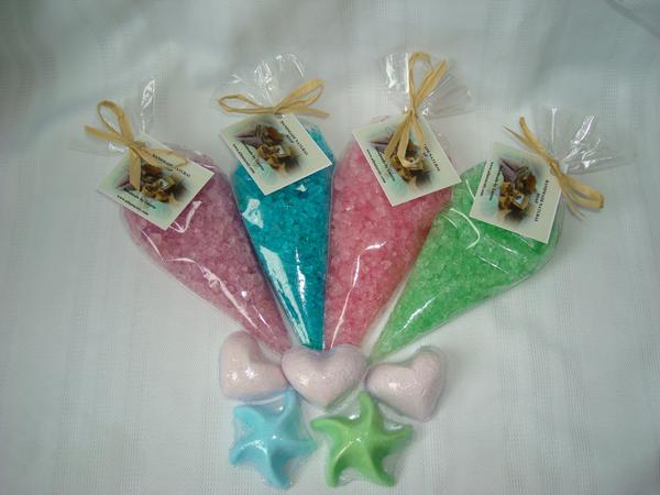 Allnaturaly's tweet photo. Bath fizz &amp; salts http://t.co/0ePbQPCIbn http://t.co/qwp2kdTKvX