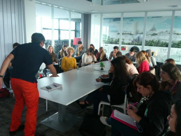 TheConnectingPl's tweet photo. Chez #TheConnectingPlace, transfert de connaissances aux étudiants de la European Communication School. La relève ? http://t.co/sUnXRvspyH