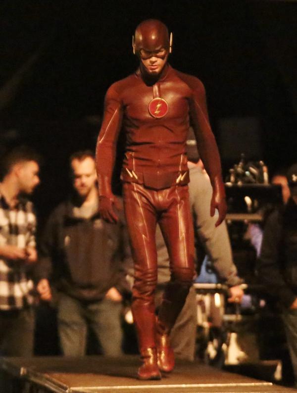 gleekindonesia's tweet photo. Grant Gustin di lokasi syuting The Flash cc: @CWTheFlashINDO http://t.co/xvh9hArZPF