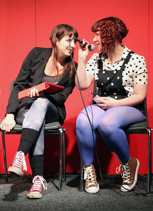 Caltex_98's tweet photo. Jag hann i tid! @StefGaines &amp; @lisamedin är @mangapatriarkat på seriescenen på #bokmaessan med gäster. http://t.co/Jr8oYbB6DR