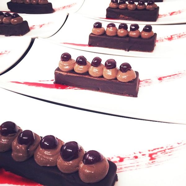 LE #DESSERT de la Soirée découverte de <a href="/VinsSudOuest/">Lionel Osmin & Cie</a> <a href="/OsminCie/">Lionel Osmin et Cie</a>
«La cerise sur le gâteau» au #chocolat @ValrhonaFrance