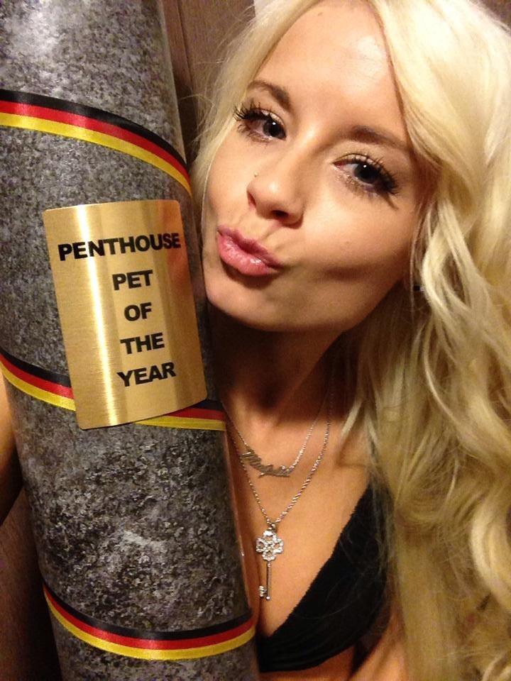 Mia Julia Brückner IST offiziell "Penthouse PET of The Year" Vielen Dank an meine Fans http://t.co/U