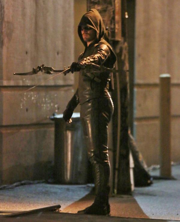 SeriesAddictID's tweet photo. Grant Gustin (The Flash) dan Stephen Amell (Arrow) syuting bareng untuk episode crossover! cc: @CWTheFlashINDO http://t.co/e2deJMTWS8