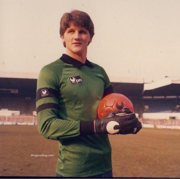 tgbjimmy's tweet image. #johnlukic Classic @Uhlsportuk @UhlsportSweden @UhlsportUSA 500 jersey, 031 gloves and jeans!