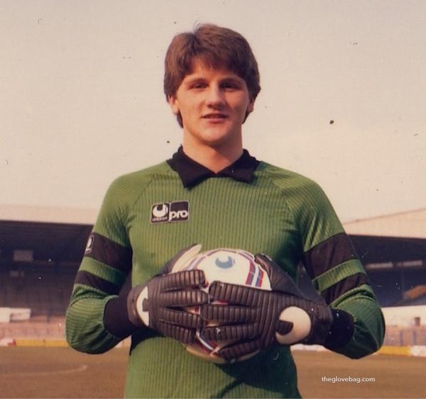 tgbjimmy's tweet image. #johnlukic Classic @Uhlsportuk @UhlsportSweden @UhlsportUSA 500 jersey, 031 gloves and jeans!