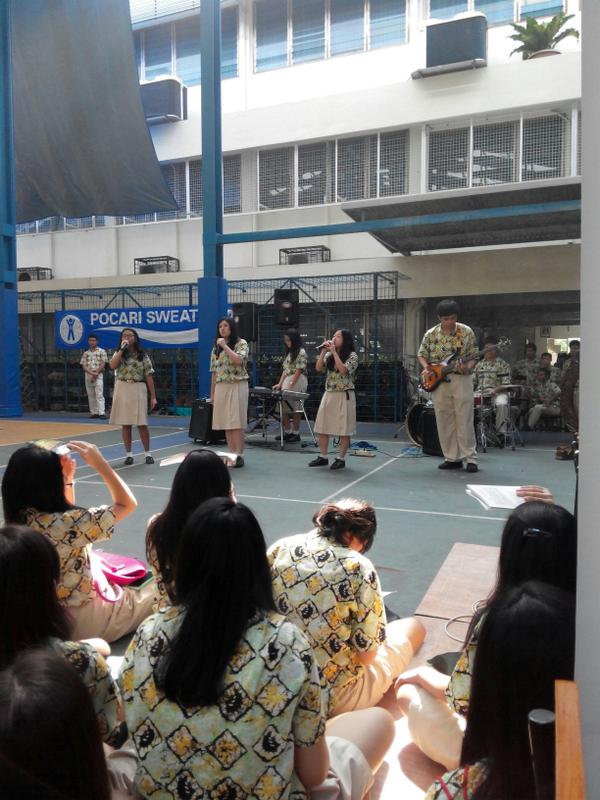 siipolin's tweet photo. Awesome Band performance only at education fair SMAK SANG TIMUR #EduFairST http://t.co/LsVlQgNYdm